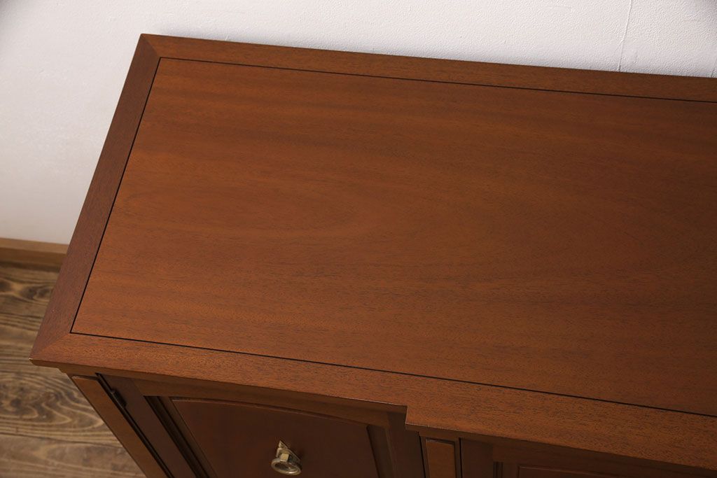 中古　美品　DREXEL HERITAGE(ドレクセルヘリテイジ)　Triune(トライユン)　クラシカルな佇まいのサイドボード(キャビネット、リビングボード)(定価約54万円)(R-051761)