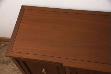 中古　美品　DREXEL HERITAGE(ドレクセルヘリテイジ)　Triune(トライユン)　クラシカルな佇まいのサイドボード(キャビネット、リビングボード)(定価約54万円)(R-051761)