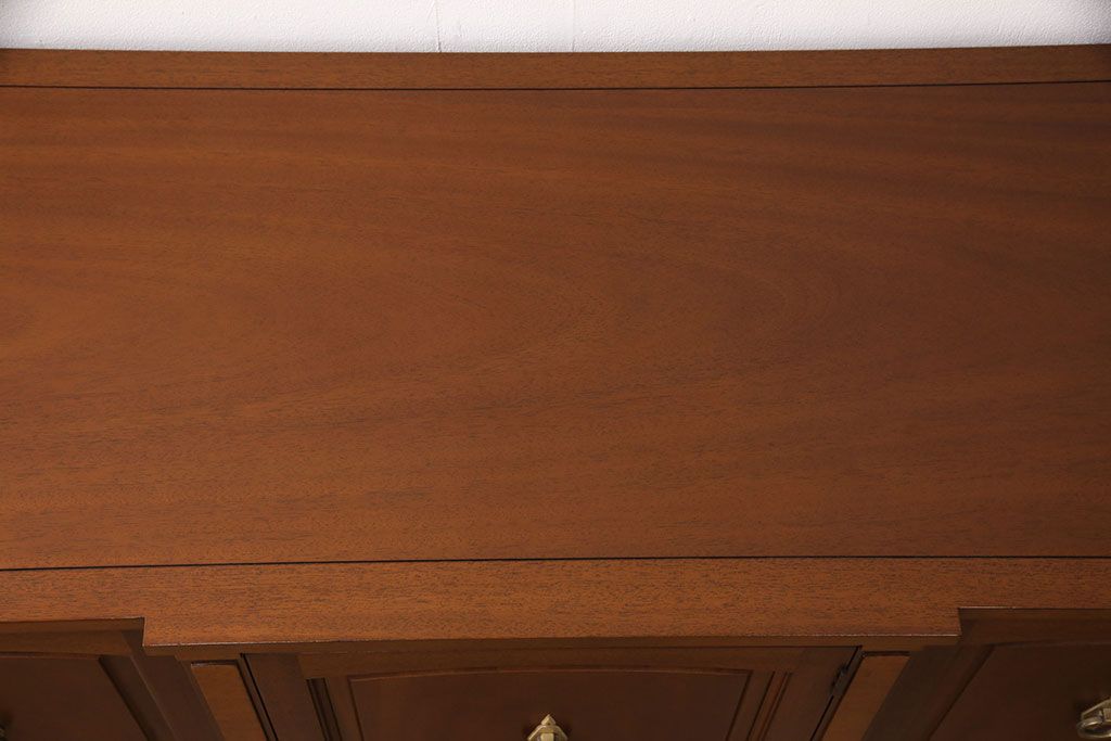 中古　美品　DREXEL HERITAGE(ドレクセルヘリテイジ)　Triune(トライユン)　クラシカルな佇まいのサイドボード(キャビネット、リビングボード)(定価約54万円)(R-051761)