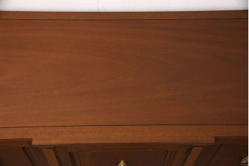 中古　美品　DREXEL HERITAGE(ドレクセルヘリテイジ)　Triune(トライユン)　クラシカルな佇まいのサイドボード(キャビネット、リビングボード)(定価約54万円)(R-051761)