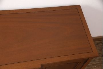 中古　美品　DREXEL HERITAGE(ドレクセルヘリテイジ)　Triune(トライユン)　クラシカルな佇まいのサイドボード(キャビネット、リビングボード)(定価約54万円)(R-051761)