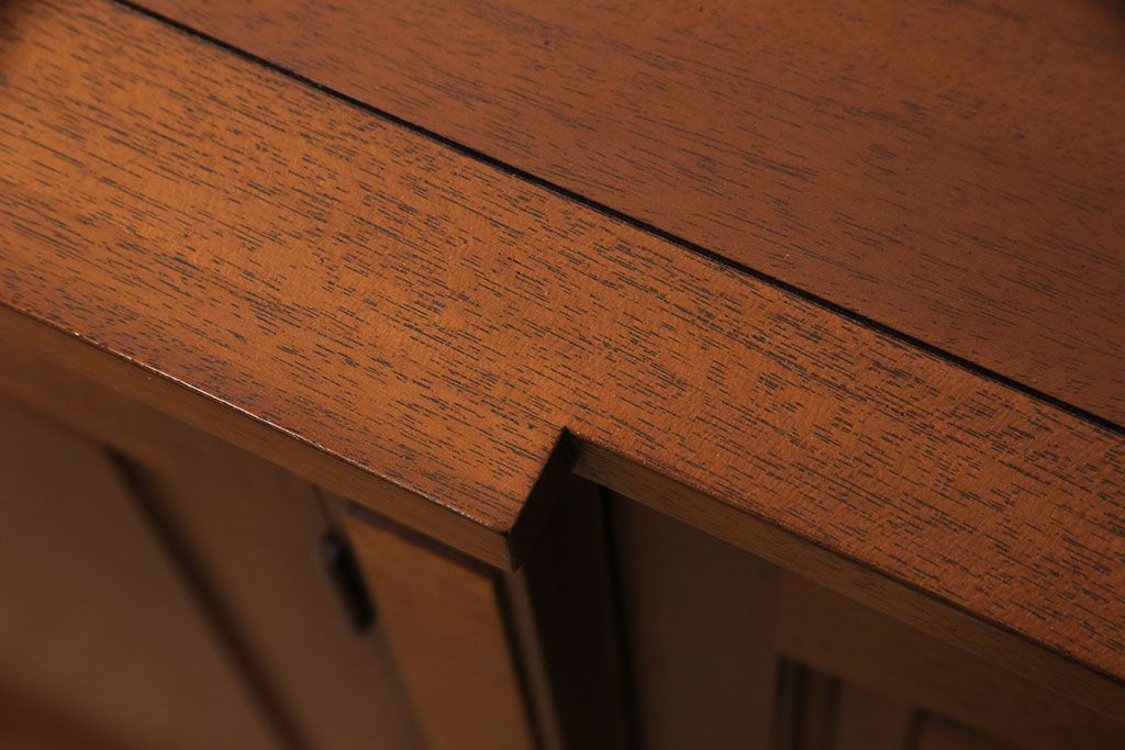 中古　美品　DREXEL HERITAGE(ドレクセルヘリテイジ)　Triune(トライユン)　クラシカルな佇まいのサイドボード(キャビネット、リビングボード)(定価約54万円)(R-051761)