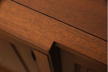 中古　美品　DREXEL HERITAGE(ドレクセルヘリテイジ)　Triune(トライユン)　クラシカルな佇まいのサイドボード(キャビネット、リビングボード)(定価約54万円)(R-051761)