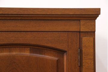 中古　美品　DREXEL HERITAGE(ドレクセルヘリテイジ)　Triune(トライユン)　クラシカルな佇まいのサイドボード(キャビネット、リビングボード)(定価約54万円)(R-051761)