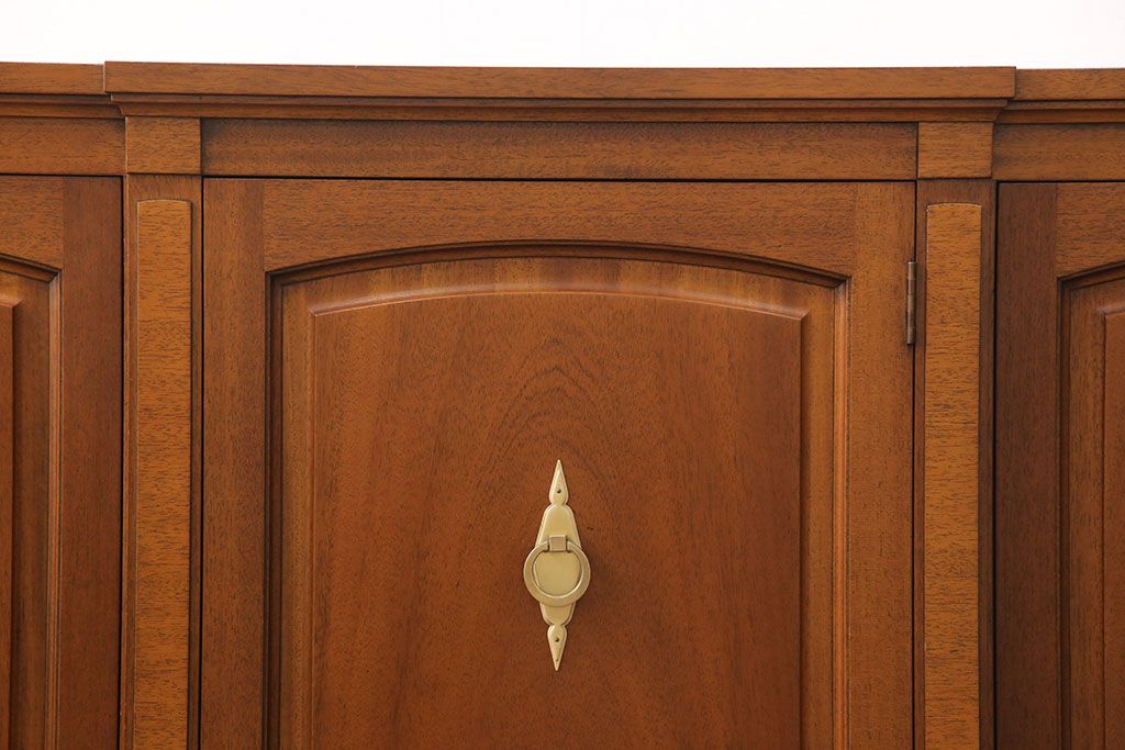 中古　美品　DREXEL HERITAGE(ドレクセルヘリテイジ)　Triune(トライユン)　クラシカルな佇まいのサイドボード(キャビネット、リビングボード)(定価約54万円)(R-051761)