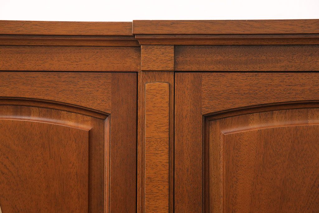 中古　美品　DREXEL HERITAGE(ドレクセルヘリテイジ)　Triune(トライユン)　クラシカルな佇まいのサイドボード(キャビネット、リビングボード)(定価約54万円)(R-051761)