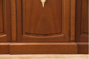 中古　美品　DREXEL HERITAGE(ドレクセルヘリテイジ)　Triune(トライユン)　クラシカルな佇まいのサイドボード(キャビネット、リビングボード)(定価約54万円)(R-051761)