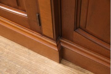 中古　美品　DREXEL HERITAGE(ドレクセルヘリテイジ)　Triune(トライユン)　クラシカルな佇まいのサイドボード(キャビネット、リビングボード)(定価約54万円)(R-051761)