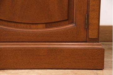 中古　美品　DREXEL HERITAGE(ドレクセルヘリテイジ)　Triune(トライユン)　クラシカルな佇まいのサイドボード(キャビネット、リビングボード)(定価約54万円)(R-051761)