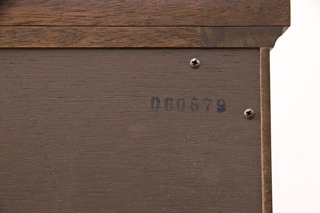 中古　美品　DREXEL HERITAGE(ドレクセルヘリテイジ)　Triune(トライユン)　クラシカルな佇まいのサイドボード(キャビネット、リビングボード)(定価約54万円)(R-051761)