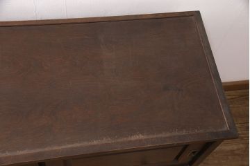 中古　北海道民芸家具　脚(台輪)付きリメイク　取り入れやすいサイズが嬉しい!シックな佇まいが魅力の収納棚(サイドキャビネット、サイドボード、戸棚、引き出し、サイドチェスト)(R-051762)