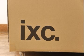 新品　未使用　Cassina(カッシーナ)　ixc. EDITION(イクスシー・エディション)　GRAB large(グラブラージ)　FX黒革　スタイリッシュかつ重厚なデザインが魅力の一人掛けソファ(アームソファ、1P)(定価約58万円)(R-051764)