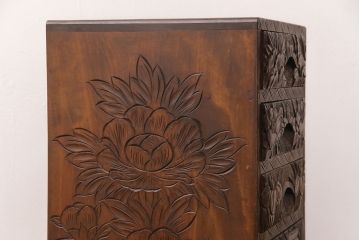 中古　美品　伝統工芸　日光彫り　華やかな花の意匠が目を惹く小引き出し(小物収納、卓上収納)(R-051765)