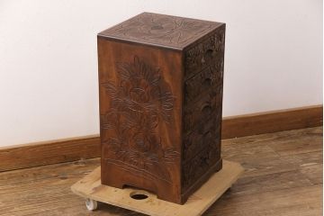 中古　美品　伝統工芸　日光彫り　華やかな花の意匠が目を惹く小引き出し(小物収納、卓上収納)(R-051765)