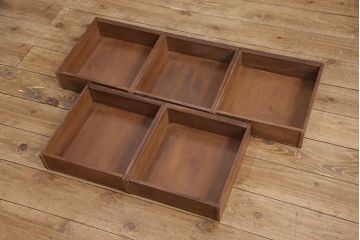 中古　美品　伝統工芸　日光彫り　華やかな花の意匠が目を惹く小引き出し(小物収納、卓上収納)(R-051765)