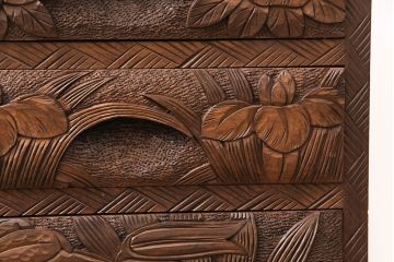 中古　美品　伝統工芸　日光彫り　華やかな花の意匠が目を惹く小引き出し(小物収納、卓上収納)(R-051765)