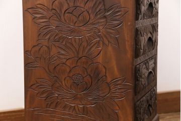中古　美品　伝統工芸　日光彫り　華やかな花の意匠が目を惹く小引き出し(小物収納、卓上収納)(R-051765)