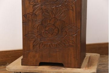 中古　美品　伝統工芸　日光彫り　華やかな花の意匠が目を惹く小引き出し(小物収納、卓上収納)(R-051765)
