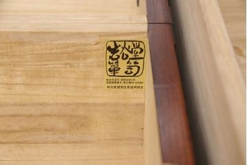中古　美品　岩谷堂箪笥　迫力ある杢目と存在感のある金具が目を惹く整理箪笥(和タンス、引き出し、チェスト)(R-051770)