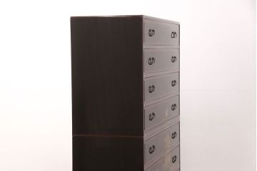 中古　美品　本漆溜塗り　美しい花の蒔絵が目を引く二段重ね箪笥(定価220万円)(和タンス、引き出し、チェスト)(R-051771)