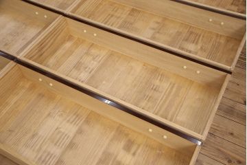 中古　美品　本漆溜塗り　美しい花の蒔絵が目を引く二段重ね箪笥(定価220万円)(和タンス、引き出し、チェスト)(R-051771)