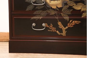 中古　美品　本漆溜塗り　美しい花の蒔絵が目を引く二段重ね箪笥(定価220万円)(和タンス、引き出し、チェスト)(R-051771)