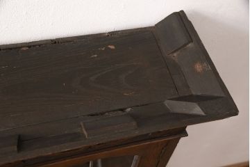 イギリスアンティーク　オーク材　ステンドグラス入り　小振りなサイズ感が可愛らしいキャビネット(ブックケース、収納棚、本箱、飾り棚)(R-051773)