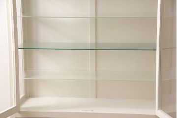 和製アンティーク　ホワイトペイントが可愛らしいケビントガラスケース(飾り棚、陳列棚、収納棚、キャビネット)(R-051776)