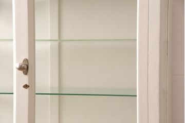 和製アンティーク　ホワイトペイントが可愛らしいケビントガラスケース(飾り棚、陳列棚、収納棚、キャビネット)(R-051776)