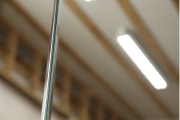 中古　美品　神戸洋家具　永田良介商店　幾何学模様の意匠がアクセントになるドレッサー&スツールセット(鏡台、椅子)(R-051782)