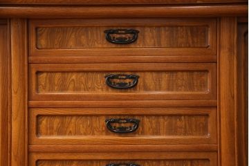 中古　美品　前面ケヤキ材　なかなかお目にかかれない特大サイズの2段重ね茶箪笥(茶棚、食器棚、収納棚、キャビネット、戸棚)(定価約135万円)(R-051786)