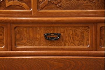 中古　美品　前面ケヤキ材　なかなかお目にかかれない特大サイズの2段重ね茶箪笥(茶棚、食器棚、収納棚、キャビネット、戸棚)(定価約135万円)(R-051786)