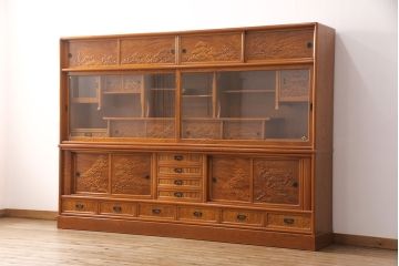 中古　美品　前面ケヤキ材　なかなかお目にかかれない特大サイズの2段重ね茶箪笥(茶棚、食器棚、収納棚、キャビネット、戸棚)(定価約135万円)(R-051786)