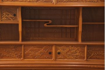 中古　美品　前面ケヤキ材　なかなかお目にかかれない特大サイズの2段重ね茶箪笥(茶棚、食器棚、収納棚、キャビネット、戸棚)(定価約135万円)(R-051786)