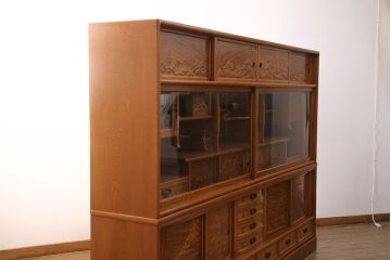 中古　美品　前面ケヤキ材　なかなかお目にかかれない特大サイズの2段重ね茶箪笥(茶棚、食器棚、収納棚、キャビネット、戸棚)(定価約135万円)(R-051786)