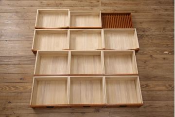 中古　美品　前面ケヤキ材　なかなかお目にかかれない特大サイズの2段重ね茶箪笥(茶棚、食器棚、収納棚、キャビネット、戸棚)(定価約135万円)(R-051786)