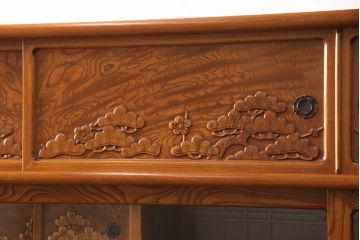 中古　美品　前面ケヤキ材　なかなかお目にかかれない特大サイズの2段重ね茶箪笥(茶棚、食器棚、収納棚、キャビネット、戸棚)(定価約135万円)(R-051786)