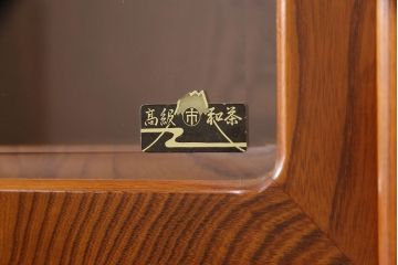 中古　美品　前面ケヤキ材　なかなかお目にかかれない特大サイズの2段重ね茶箪笥(茶棚、食器棚、収納棚、キャビネット、戸棚)(定価約135万円)(R-051786)