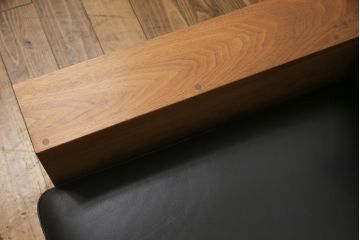 中古　REAL Style(リアルスタイル)　GRAN sofa(グランソファ)　ウォールナット無垢材　本革　モダンな空間を演出する3人掛けソファ(三人掛け、3P、アームソファ)(R-051790)