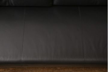 中古　REAL Style(リアルスタイル)　GRAN sofa(グランソファ)　ウォールナット無垢材　本革　モダンな空間を演出する3人掛けソファ(三人掛け、3P、アームソファ)(R-051790)