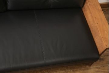 中古　REAL Style(リアルスタイル)　GRAN sofa(グランソファ)　ウォールナット無垢材　本革　モダンな空間を演出する3人掛けソファ(三人掛け、3P、アームソファ)(R-051790)
