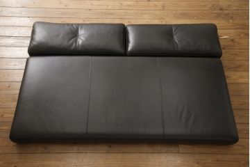 中古　REAL Style(リアルスタイル)　GRAN sofa(グランソファ)　ウォールナット無垢材　本革　モダンな空間を演出する3人掛けソファ(三人掛け、3P、アームソファ)(R-051790)