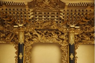 中古　展示品　未使用品　伝統工芸　150代　金仏壇「鳳凰」　細部まで造り込まれた意匠と高級感漂う芸術品のような佇まいが魅力の長岡仏壇(定価約260万円)(R-051791)