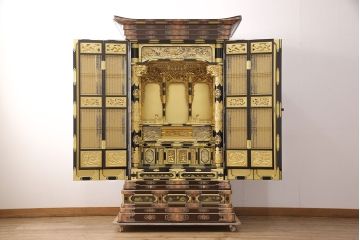 中古　展示品　未使用品　伝統工芸　150代　金仏壇「鳳凰」　細部まで造り込まれた意匠と高級感漂う芸術品のような佇まいが魅力の長岡仏壇(定価約260万円)(R-051791)
