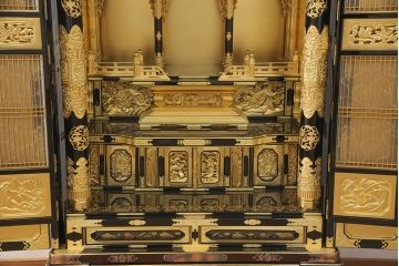 中古　展示品　未使用品　伝統工芸　150代　金仏壇「鳳凰」　細部まで造り込まれた意匠と高級感漂う芸術品のような佇まいが魅力の長岡仏壇(定価約260万円)(R-051791)