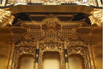 中古　展示品　未使用品　伝統工芸　150代　金仏壇「鳳凰」　細部まで造り込まれた意匠と高級感漂う芸術品のような佇まいが魅力の長岡仏壇(定価約260万円)(R-051791)