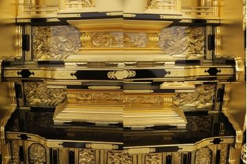 中古　展示品　未使用品　伝統工芸　150代　金仏壇「鳳凰」　細部まで造り込まれた意匠と高級感漂う芸術品のような佇まいが魅力の長岡仏壇(定価約260万円)(R-051791)