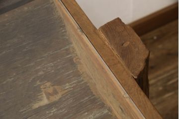 中古　海外輸入家具　大胆に使われた古木が目を惹くテーブル(古材テーブル、流木テーブル、机)(R-051792)