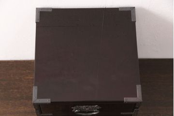 中古　極美品　欅産業　KM-2D　木地呂漆塗り　迫力のある手打ち金具が目を引く仙台民芸小箪笥(小抽箪笥、小引き出し)(R-051801)