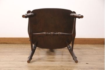 中古　北海道民芸家具　上品な雰囲気漂うアームチェア(ウィンザーチェア、ダイニングチェア、板座チェア、ウインザーチェア)(R-051803)